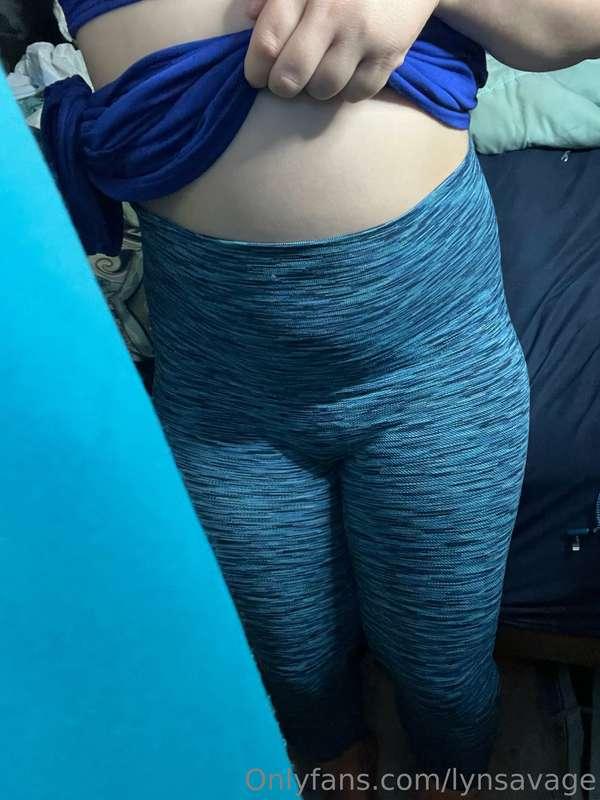 Trying on new leggings I gotten at Walmart