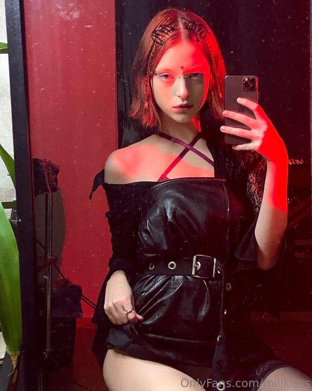 I see red 📕🛑🥀💋🏮