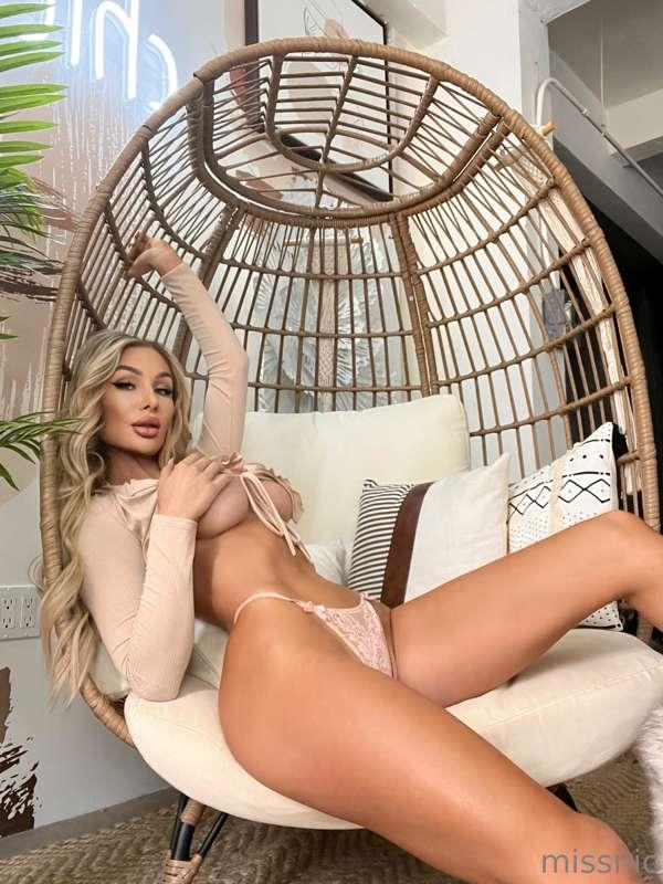 How are you relaxing this weekend? 😘