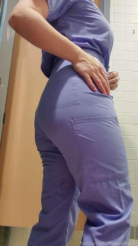Panties under scrubs 💙 

#nurse #thickthighs #ass #booty #scrubs #panties #nursepanties #fullbacks #tits #bra #strip #short #brunette #nursefetish #fetish #med #artwork #over30 #naughty