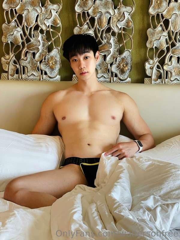 Is it normal to feel horny in the middle of a Photoshoot? Go..