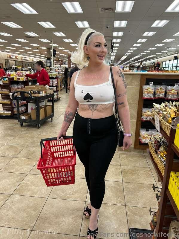 Me and my nips at the busiest places in in Texas…Bucees 🤣👸🏼♠..