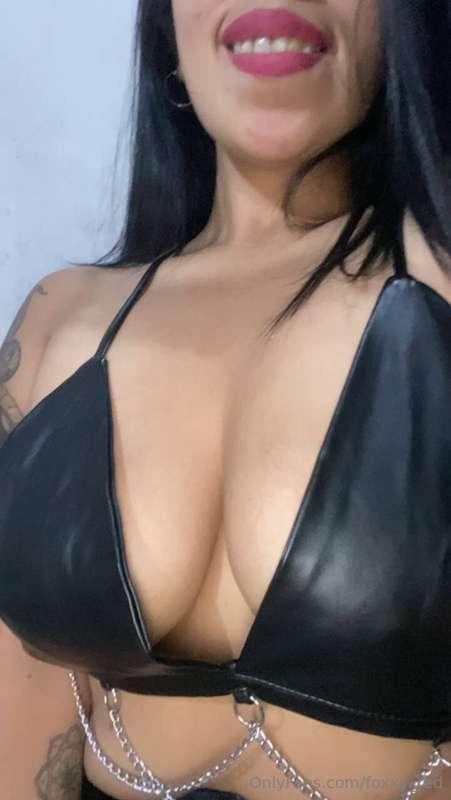 foxxy_red main image