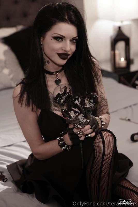 Pics from my goth VR scene 