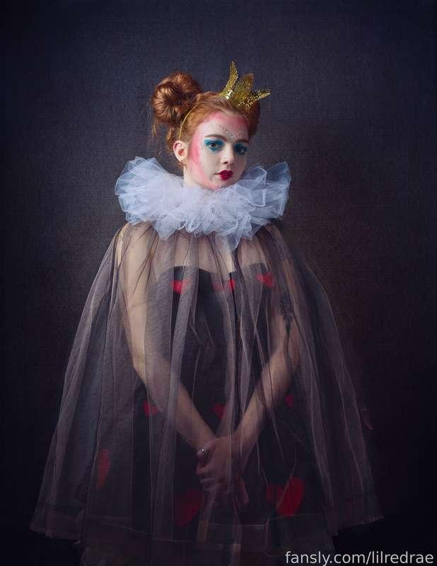 bow down and worship 👸❤🖤❤