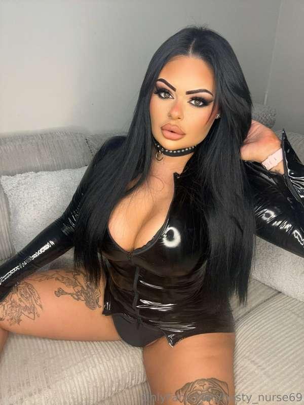 Would you let me be in control? 🖤💦