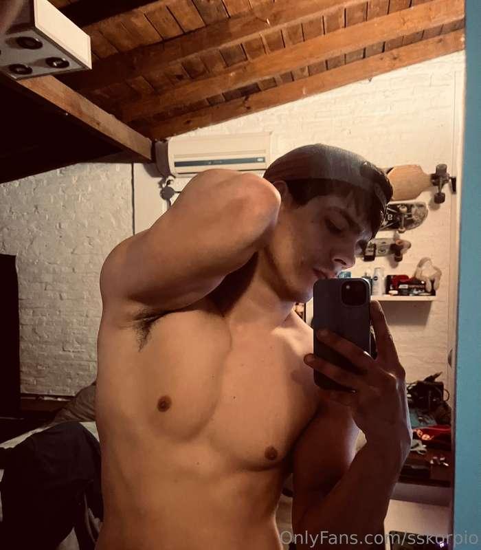 😈