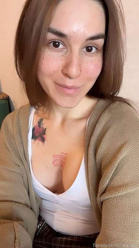 Morning!!💙💟

💗Tags: #nipple #hairy #bush #egirl #face #shy #beautiful #brunette #natural 