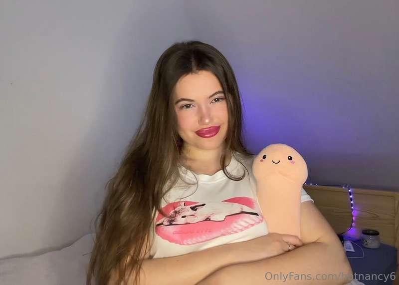 У меня есть плюшевый член, много резиновых, вибрирующий☺️, к..
