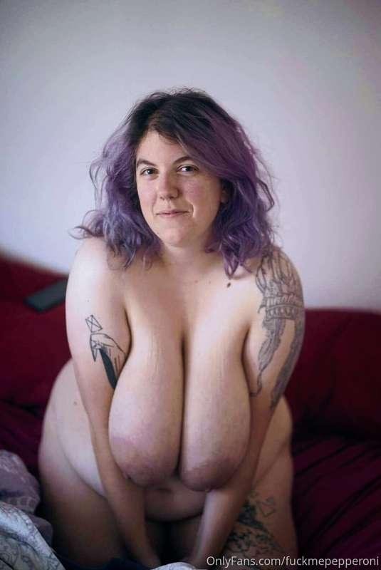 Here to remind you what huge hangers look like, you're welco..