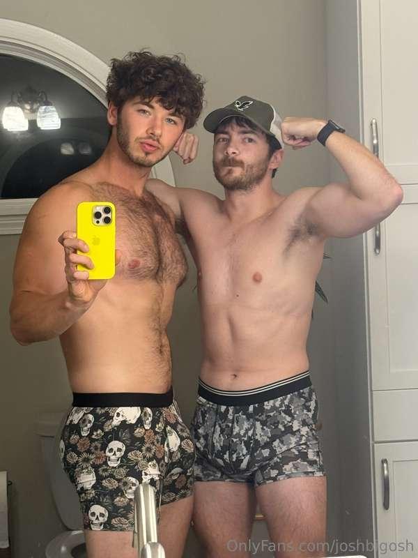 This guy sucks dick like a hoover holy fuck