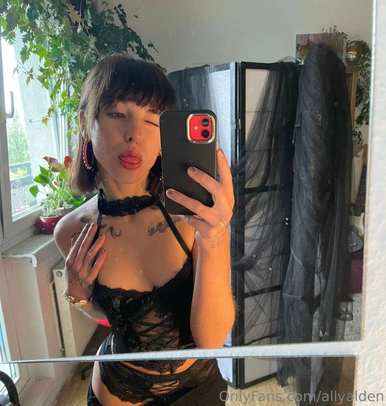 felt a little extra sexy today in my usual black lace set an..