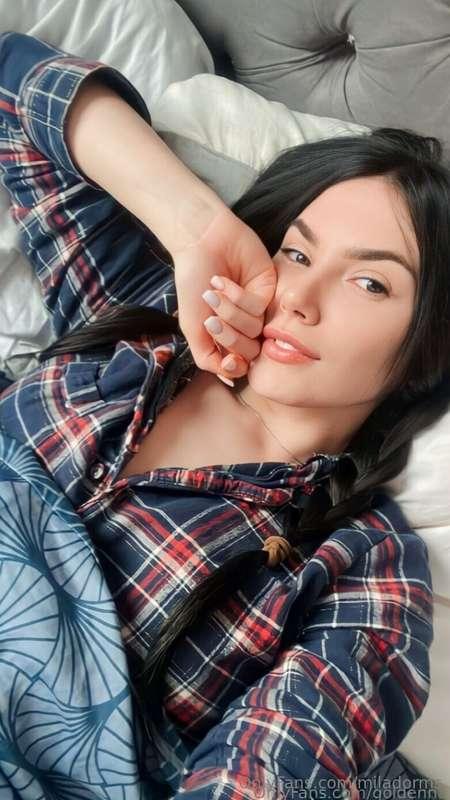 🫦Hot brunette @goldenna loves videocall 🍌💦

🍭Custom photos a..
