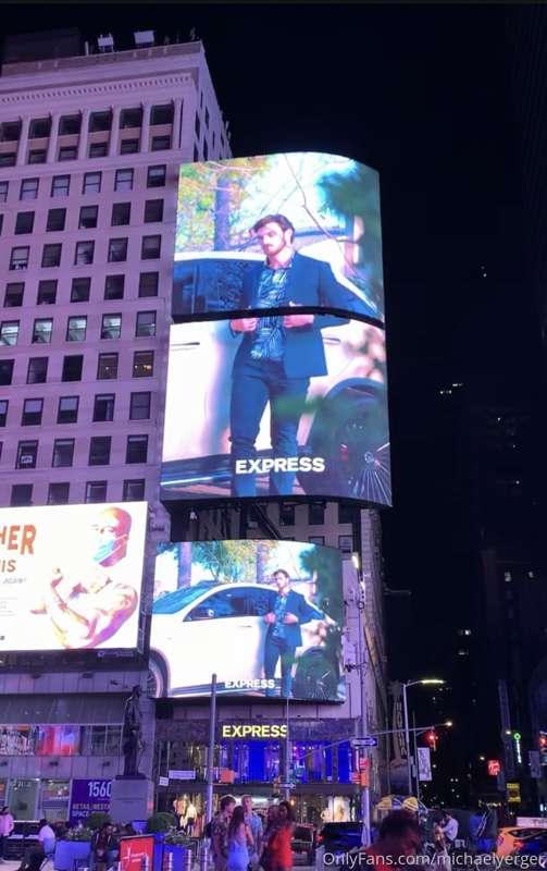 We made it to Times Square baby!!! Let’s goooo 🙌🏼🖤