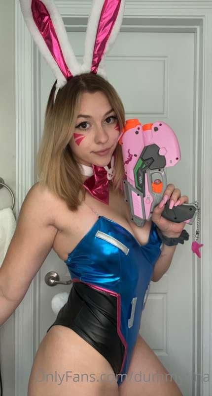 bunny girl dva cosplay🥰🥰 what do you think? would you fuck m..