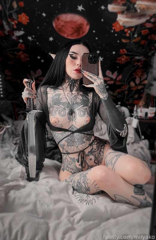 𝗚𝗼𝗼𝗱 𝗺𝗼𝗿𝗻𝗶𝗻𝗴 .✵°
I’d love to play with your sword next ⚔️🛡️