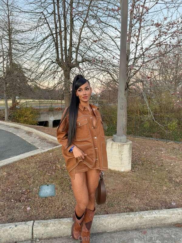 sweetlaurasaenz image #0