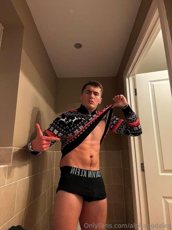 What do we think of the Christmas jumper? 😏🔥