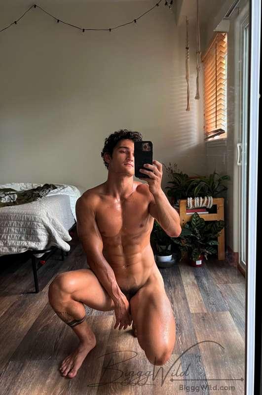 Post workout glisten ✨ I was dripping wet, so I just took of..