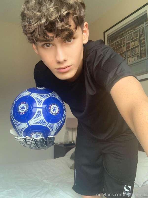 who wants to play with me after the match? ⚽️  

**send a ti..