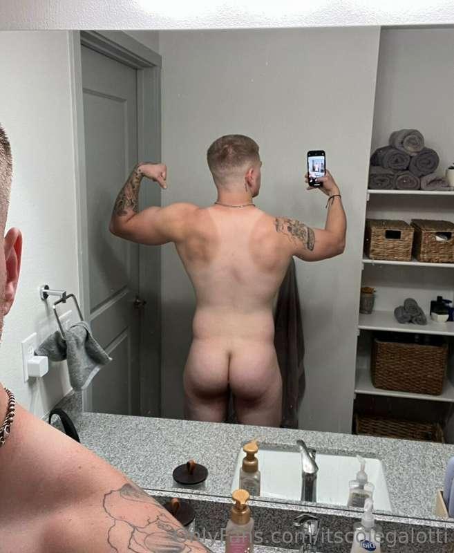 Bend me over this counter and rail me😍