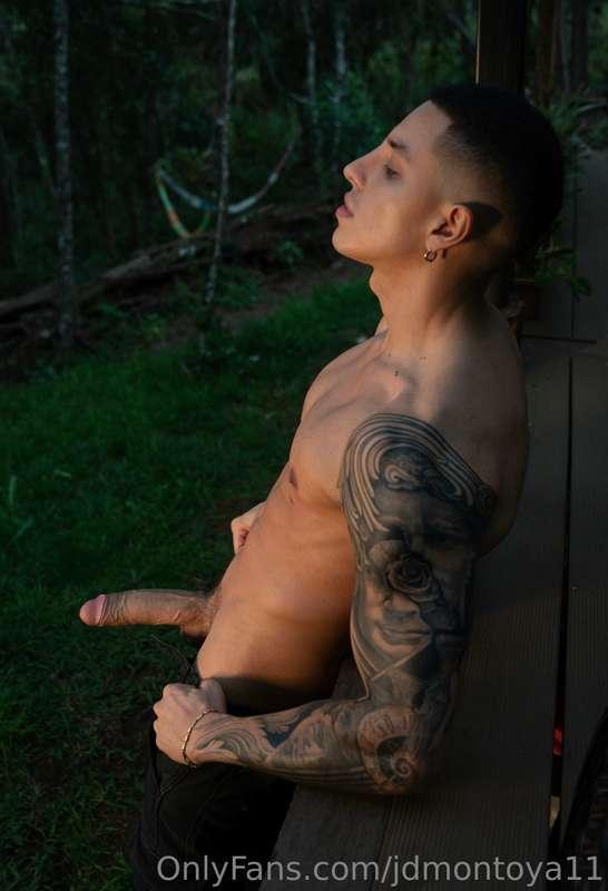 There’s a snake in the garden. 😈