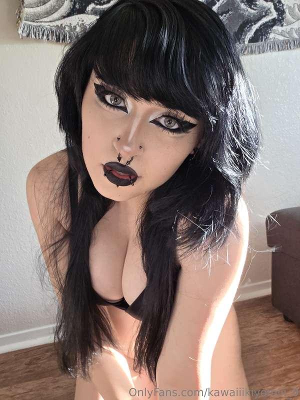 𝕲𝖚𝖊𝖘𝖘 𝖜𝖍𝖔 𝖙𝖚𝖗𝖓𝖊𝖉 23 ×_×