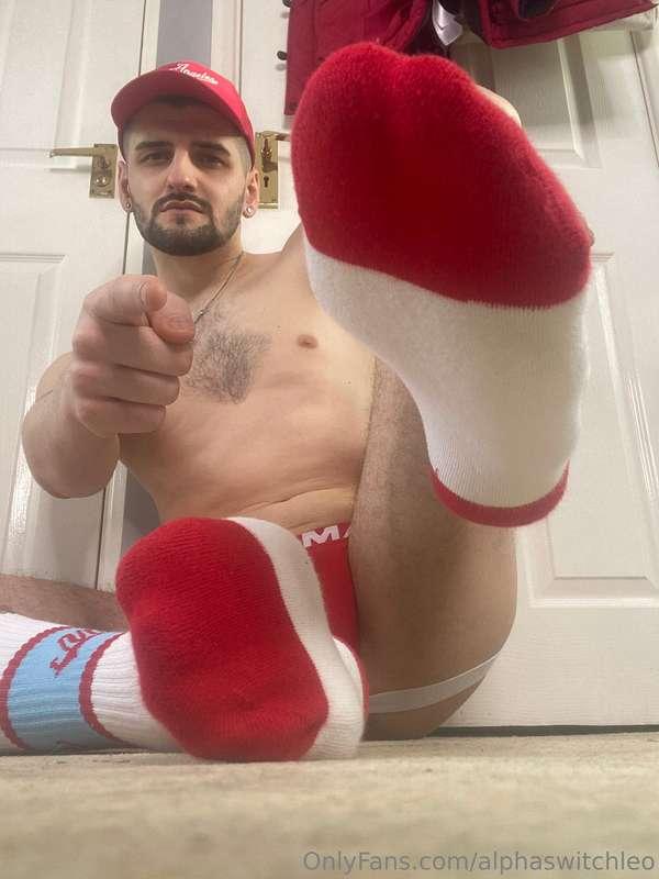 Get to work at my sweaty socks😈
