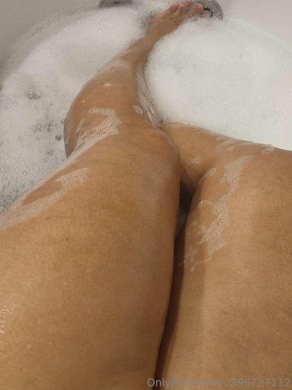Taking a bath to relax 💋