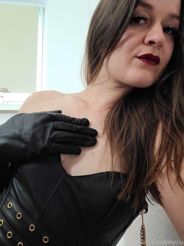 ENDLICH FREITAG 😍

mit den neuen Stiefeln, kamen gaaaanz vie..