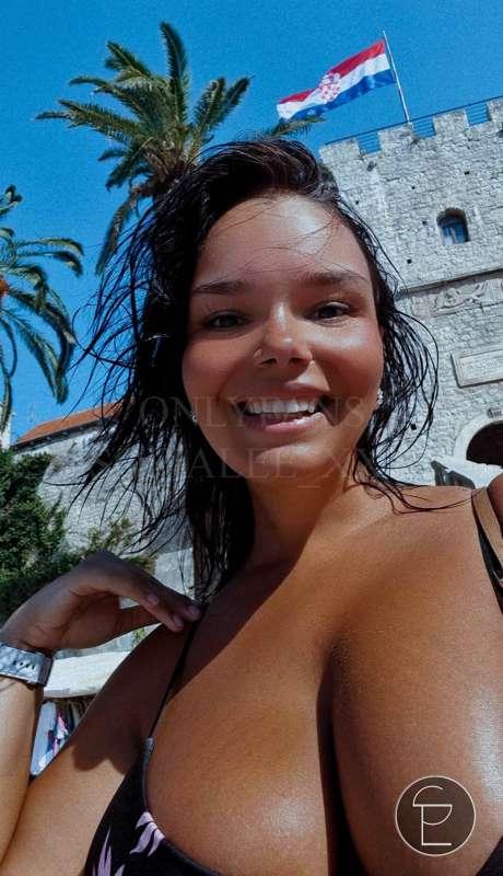 Visiting Korcula!! 🍀🌊 Beautiful city! 🥰 I absolutely love vi..