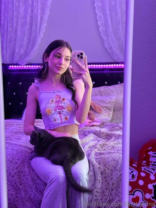 took too much pics at once bc i didn't wanna disturb my cat 