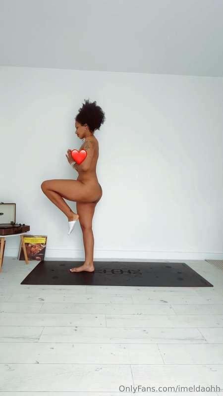 One minute yoga video 🧘🏽‍♀️