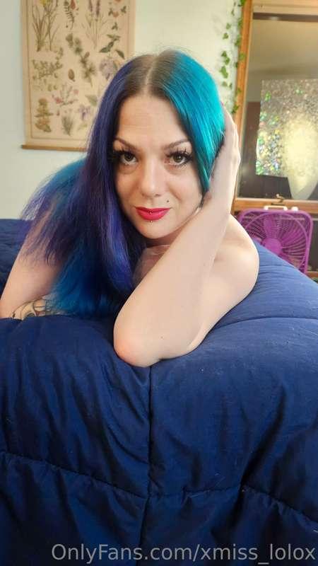 Trying to lure you into my bed with me 🧜‍♀️
