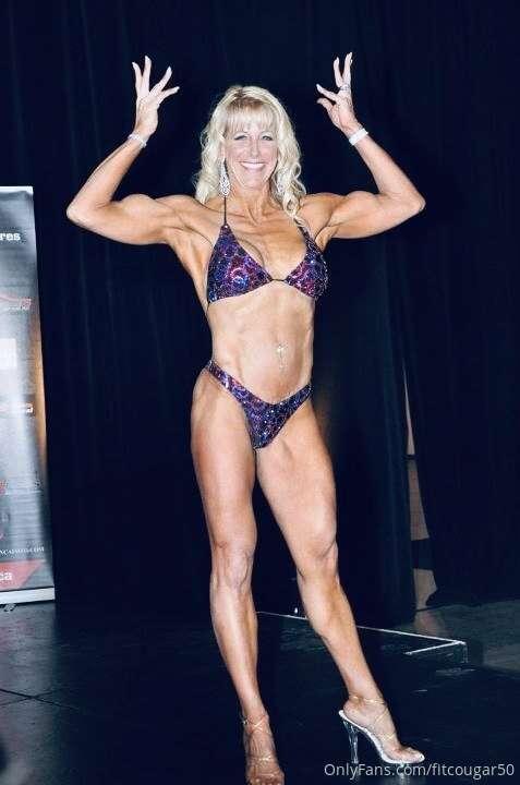 Expo fitness 2012 showing off my guns...pink or purple?