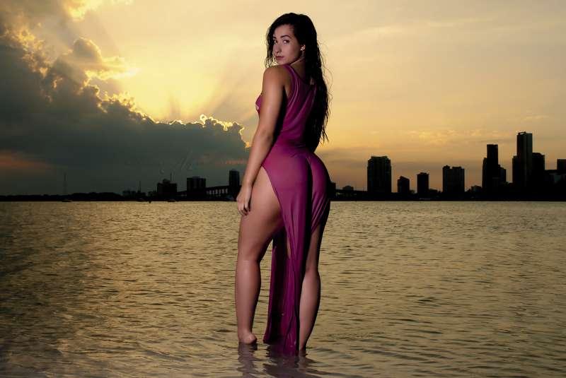 yourfavoritebigbooty image #16