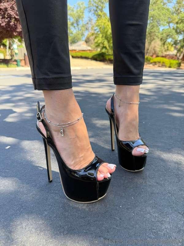 Black with black 🖤Beautiful 😍