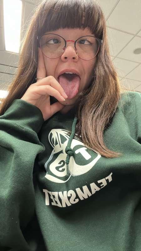 In the airport in my new Team Skeet Hoodie💚😇