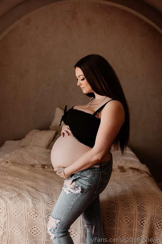 Got some maternity photos back 🥹✨ is your goddess glowing? 😉