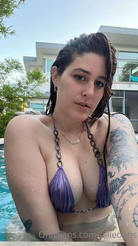 freeallieoops image #0