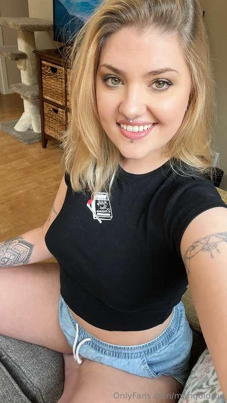 Taking custom video requests 😘 message me your wildest fanta..