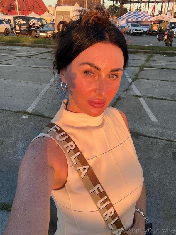 I went out for a walk in the evening, and the city seemed pa..