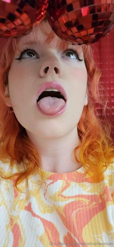 redvelvetwoman image #0