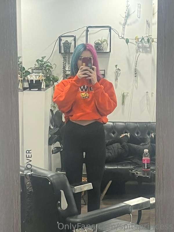 showing you my new hair before anyone else 🥰 happy december ..