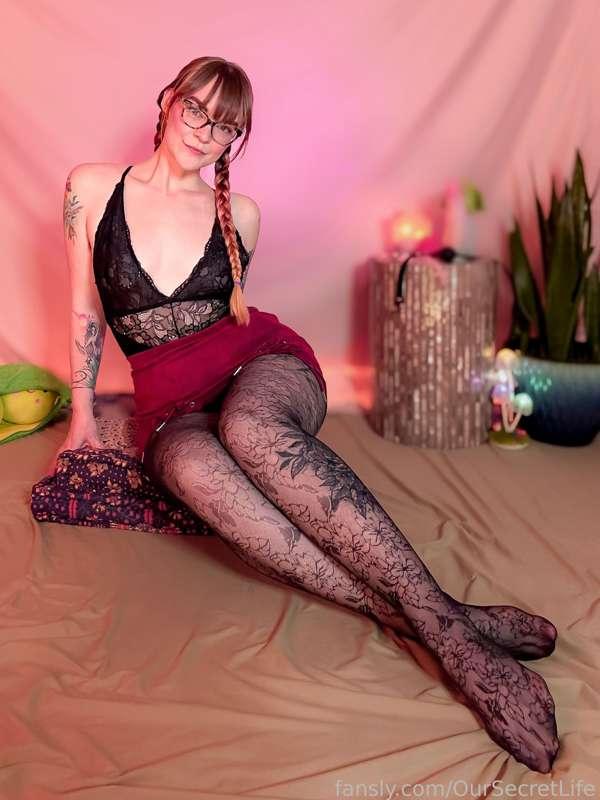 Would you take me out in this? Obviously with some heels, can't forget those ;) 

#lesbian #lesbians #pantyhose #stockings #thighhighs #redhead #tights #nylons #solo #solofemale #glasses #nerd #pawg #tattoo #tattoos #hairy #natural #hairypussy #bush #heels #nsfw #fetish #upskirt #flash #flashing #tease #striptease #strip #stripping 