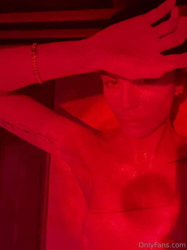 Sweating it out this morning in the sauna 🥵