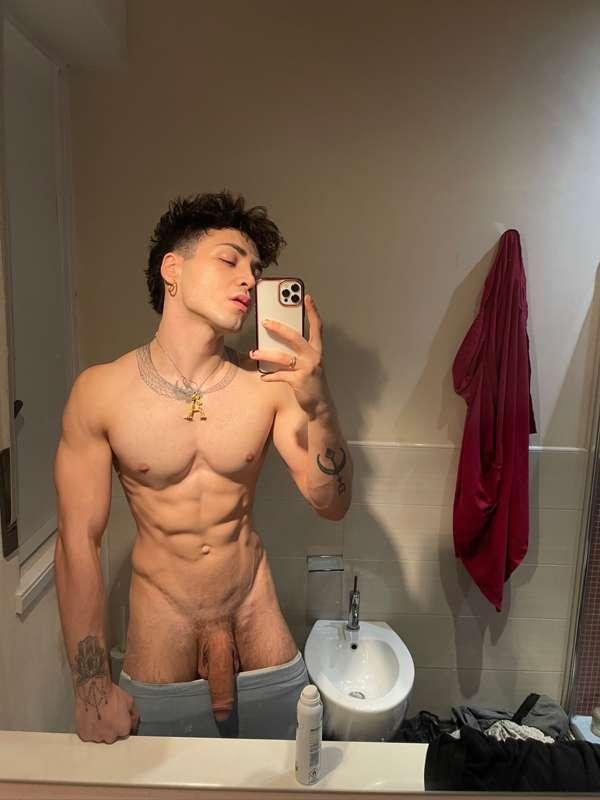 Gym is apparently making everything grow.. even my softie 🥴