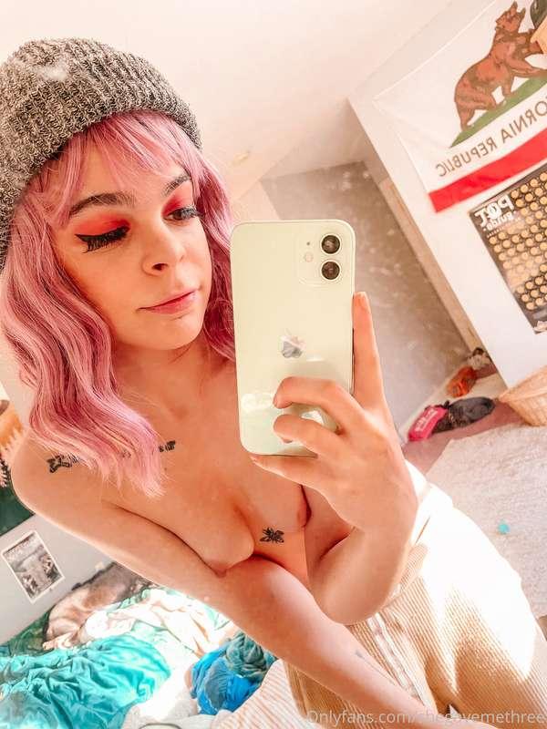 Scroll for booty 🍑