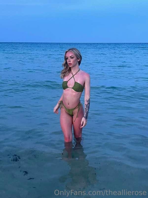 Who wants to get wet with me? 💦