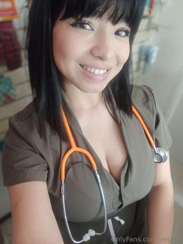 Welcome to my page! 🐾 As a veterinarian, I'm here to show yo..